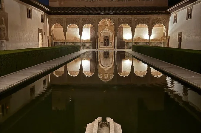 Alhambra Night Tour with Nasrid Palaces